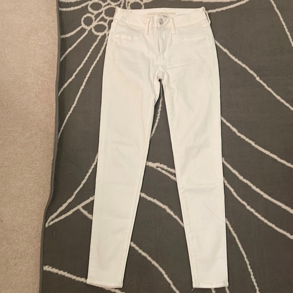 American Eagle Outfitters Denim - American Eagle white skinny jeans, size 4